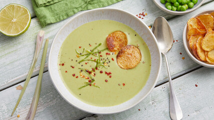 Erbsen-Kokos-Suppe