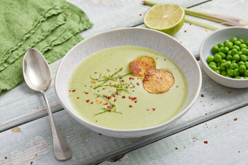 Erbsen-Kokos-Suppe