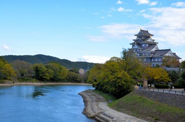 岡山城 天守閣と旭川