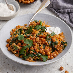Reispfanne mit Kichererbsen