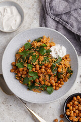 Reispfanne mit Kichererbsen