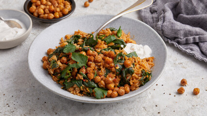 Reispfanne mit Kichererbsen