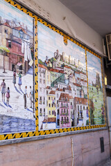 Fototapeta premium Charming Lisbon streets lined with colourful buildings, tiled facades, and steep hills create a vibrant, sunlit cityscape filled with culture, colour, and historic charm.