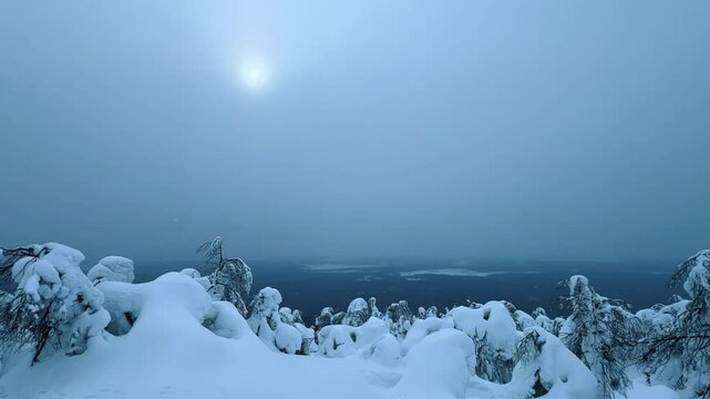 View of the white rocks and the winter forest on Mount Polyud. Lappish spruces on Mount Polyud in the Perm region in winter. In winter, there is a lot of snow and frost on the trees in the Urals. 4К