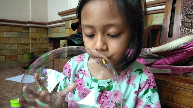 blowing up a gel balloon using a straw