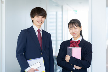 学校で勉強をする高校生　撮影協力：学校法人電波学園東京電子専門学校