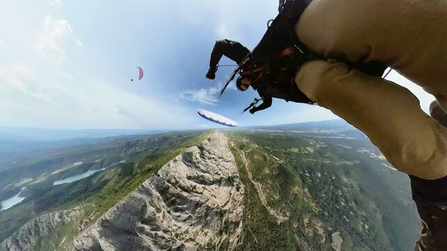 Parapente selfie, sport extr&ecirc;me, sainte-victoire