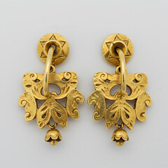 Antique Gold Filigree Earrings: Exquisite Detail & Craftsmanship