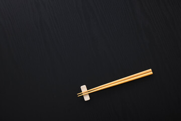 食卓に置いたお箸の和風イメージ　Japanese-style chopsticks on the table
