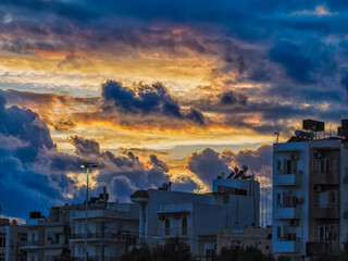 Fototapeta premium Stunning sunset over Ierapetra's skyline in Crete