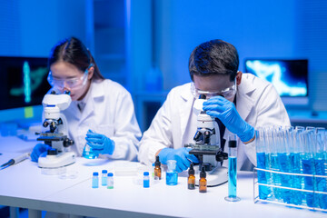 Two scientists are working in a lab