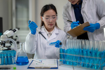 Two scientists are working in a lab