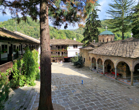 Dziedziniec w monastyrze Trojańskim, Trojan, Bułgaria
