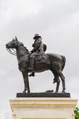Obraz premium Detailed view of a solemn military leader immortalized in bronze on horseback in Washington, D.C.The Ulysses S. The Ulysses S. Grant Memorial near the base of the Capitol Building