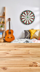 Jugendzimmer mit Dartscheibe und Gitarre 