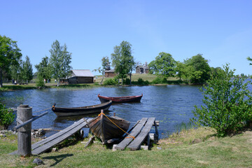 Obraz premium Wooden boats on the shore of Kizhi Island in Karelia in summer