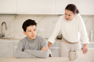 Obraz premium Mother and son arguing, son is upset and unhappy