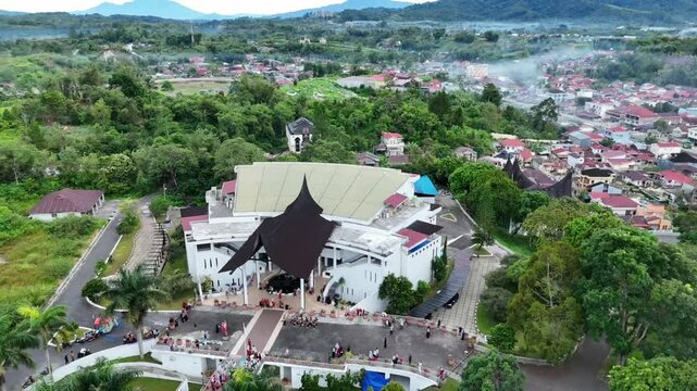 Aerial view of Bung Hatta Library is a public library in Bukittinggi, honoring Mohammad Hatta. It blends Minangkabau design and supports reading and cultural events.