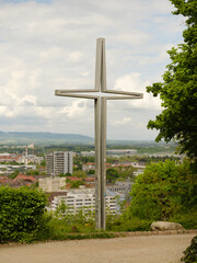 Kreuz &uuml;ber der Stadt &ndash; Hoffnung und Perspektive &uuml;ber Freiburg