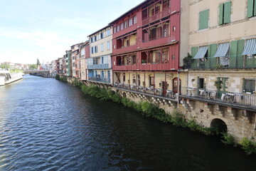La rivière l'Agout dans la ville, ville de Castres, département du Tarn, France