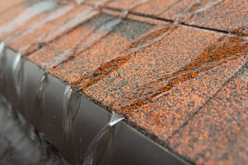 Demonstration of the properties of bitumen tiles in the showroom