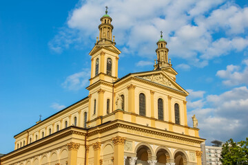 Fototapeta premium A majestic old church with twin towers and intricate architectural details, set against a deep blue sky.