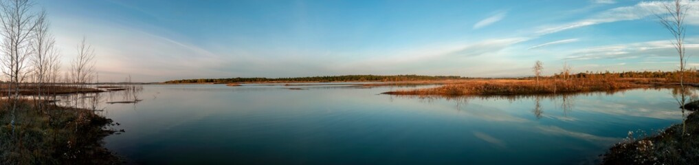 Obraz premium Panorama lake view in sunrise time .Sunrise at the lake