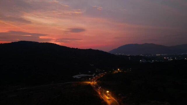 Roter Sonnenuntergang in Phuket, Thailand.