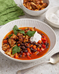 Eintopf mit schwarzen Bohnen