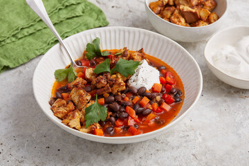 Eintopf mit schwarzen Bohnen