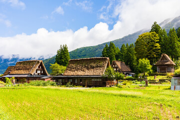 Obraz premium 日本の風景・秋 世界遺産・五箇山の合掌造り集落 相倉集落