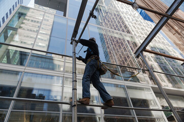Steel Worker Builds NYC Tower