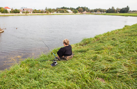 A woman with a fishing rod on fishing.