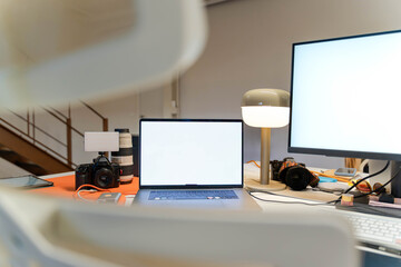 Blank Screen in photographer office 