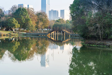 Obraz premium Lakeside modern office building in China