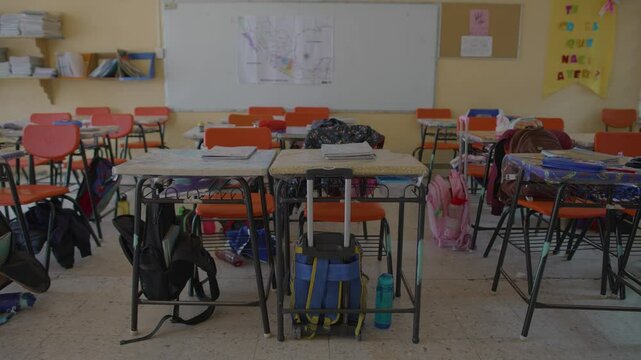 Sal&oacute; de clases en una escuela pobre en M&eacute;xico