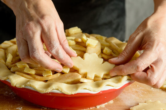 Series on Making Apple Pie: Adding Leaf Shapes