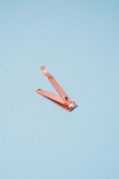 Fingernail clippers