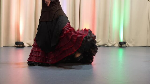 Flamenco Spanish dancers, Bata de Cola