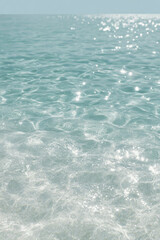 Fototapeta premium serene scene of crystal clear water with gentle splashes illuminated by sunlight