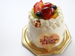 誕生日のフルーツケーキ