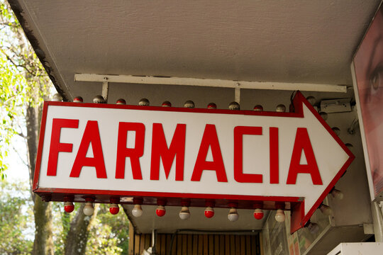 Pharmacy sign on an arrow in Spanish "Farmacia"