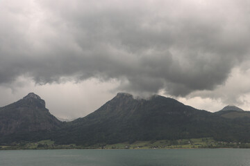 Markante Silhouette über dem Wolfgangsee, Sparber und Bleckwand von St. Wolfgang gesehen