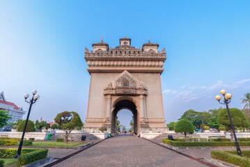 Obraz premium The most beautiful Viewpoint architecture Patuxay(Victory Gate) in Vientiane, Laos