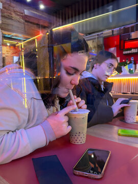 Girls Drinking Bubble Tea at Caf&eacute;