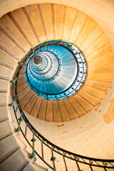 Escalier en colimaçon dans le phare d'Eckmühl, Finistère sud, Bretagne, France