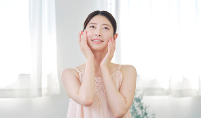 女性　美容　フェイシャルケア　自宅