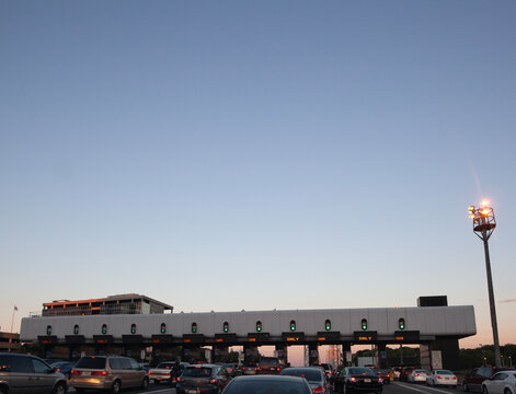 Vehicles Crossing Canada–US Border