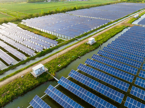 Floating Solar Panels on Water Surface