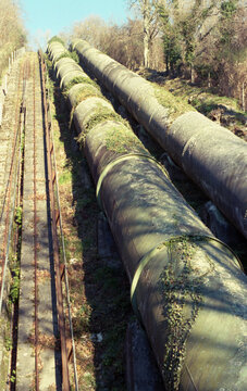 Oxide pipelines going up the hills